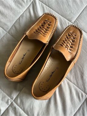 Thom McAnn Women's Light Brown Leather Woven Flat Slip On Shoes Loafers Size 7.5